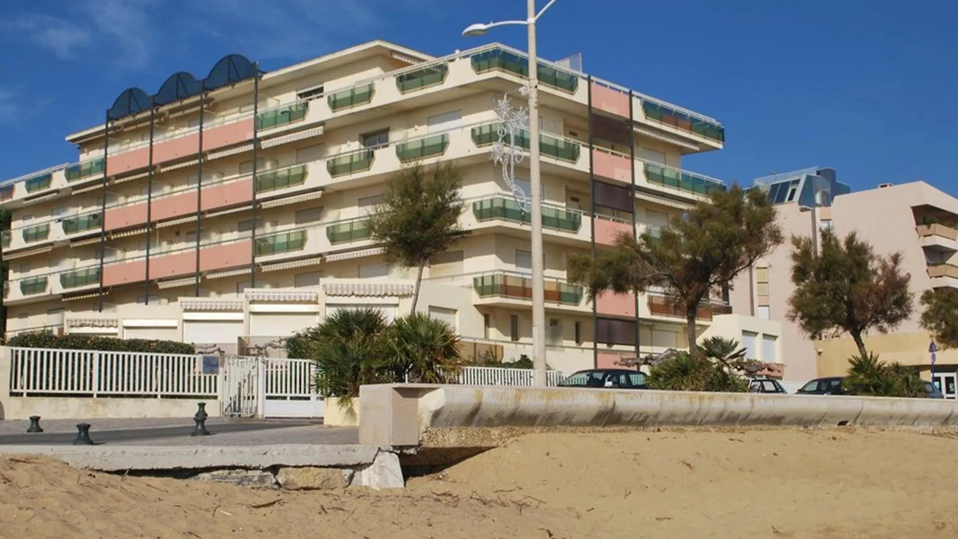 Apartment Studio 4 Personnes, Face Plage, Parking, Climatisation - Le Lavandou - Fr-1-803-22